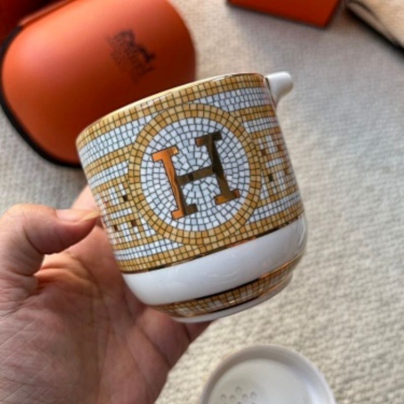 tea-to-go or travel cup sets.