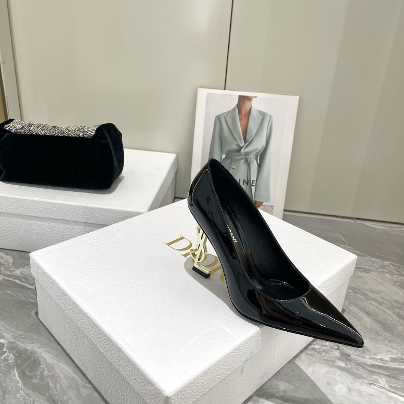 Saint Laurent Opyum pumps in black patent leather,