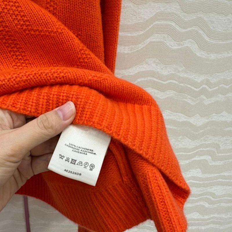 Hermès "H Lift" long-sleeve sweater.