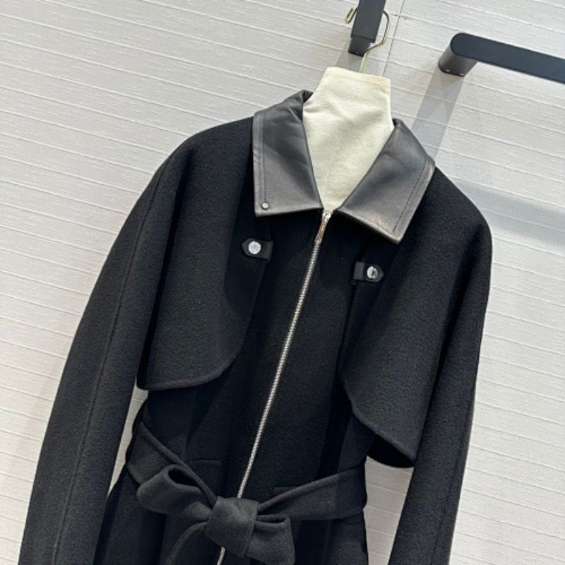 Hermès black wool coat leather collar and a belted waist.
