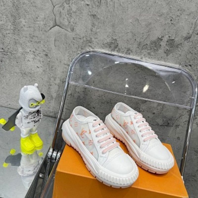 Louis Vuitton Squad sneakers in white and pink