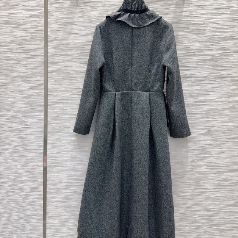 Dior grey distinctive ruffle neck Fall/Winter Ready-to-Wear Collection.
