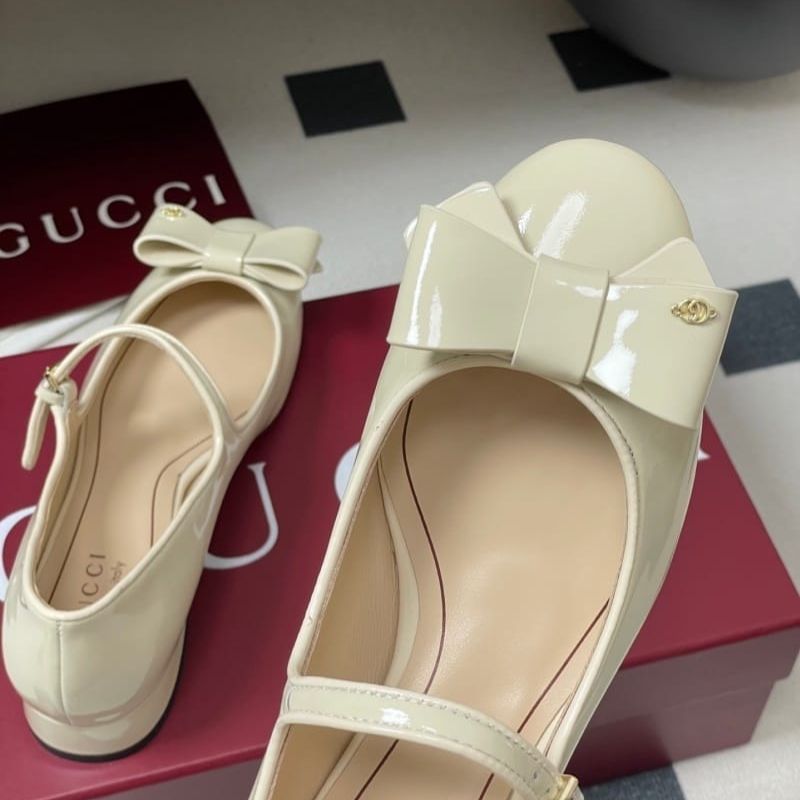 Gucci Patent Leather Mary Jane Bow Pumps