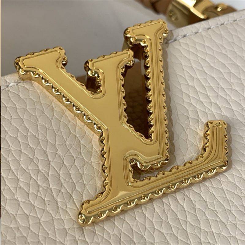 Louis Vuitton Capucines BB handbag in white Taurillon leather with a tassel charm