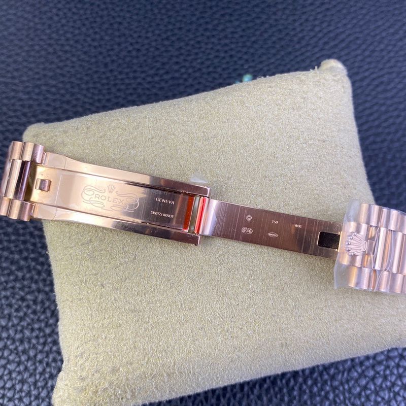 Rolex Day-Date 40 Olive Green Roman Everose Gold