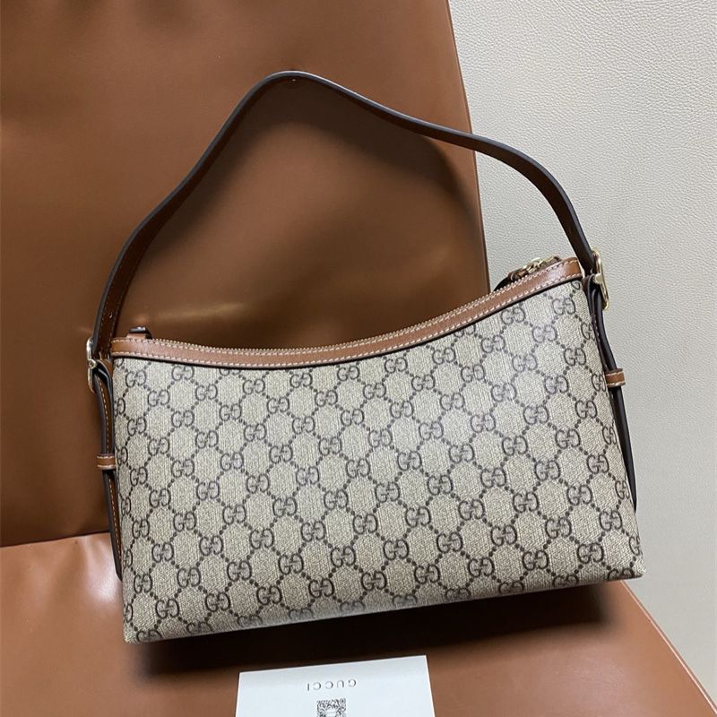 Gucci GG Emblem medium shoulder bag