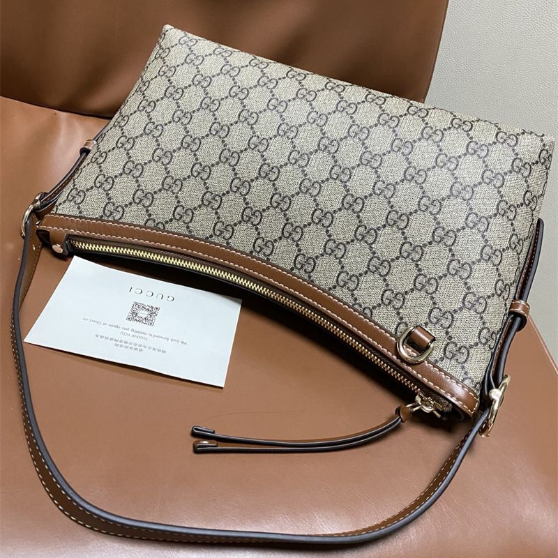 Gucci GG Emblem medium shoulder bag