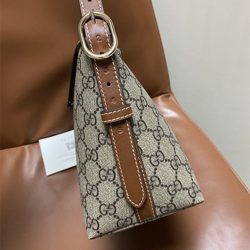 Gucci GG Emblem medium shoulder bag