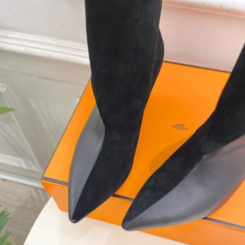 Hermès Rouxa Ankle Boots in a classic noir (black) finish.