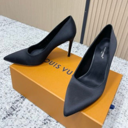Louis Vuitton Gala Pumps in black satin.