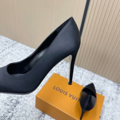 Louis Vuitton Gala Pumps in black satin.