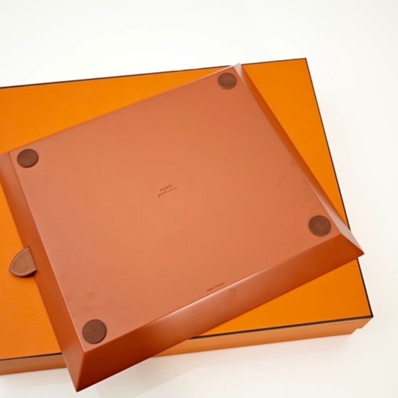 the Atrium "Jaguar dans un Jardin Mexicain" tray by Hermès.