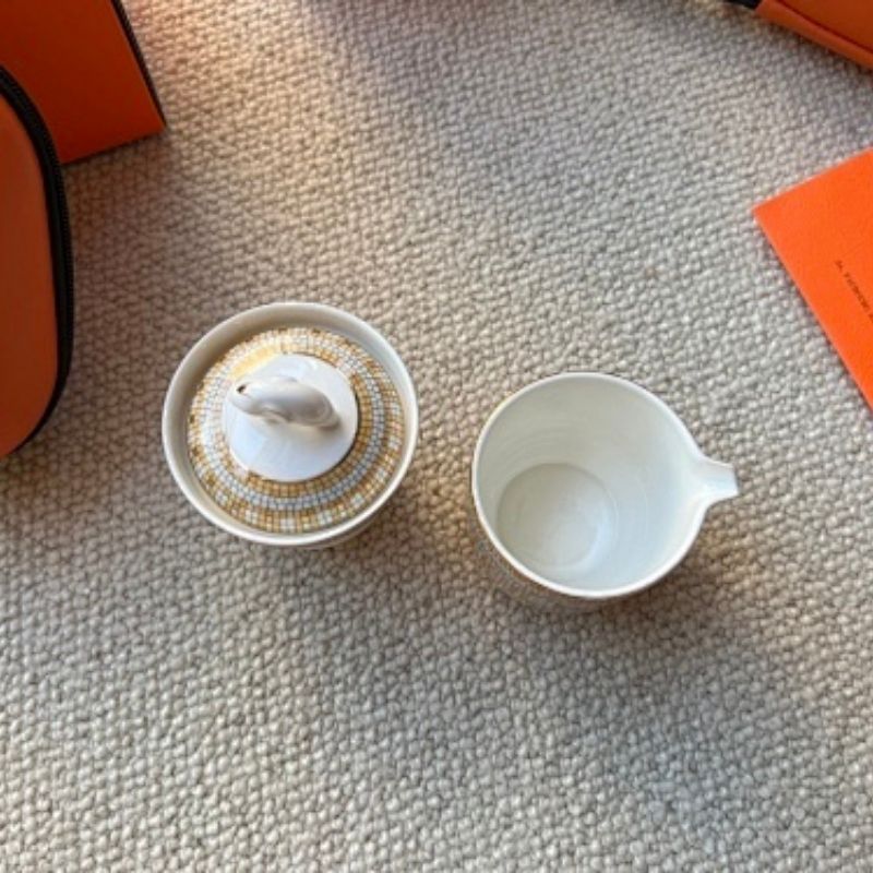 tea-to-go or travel cup sets.