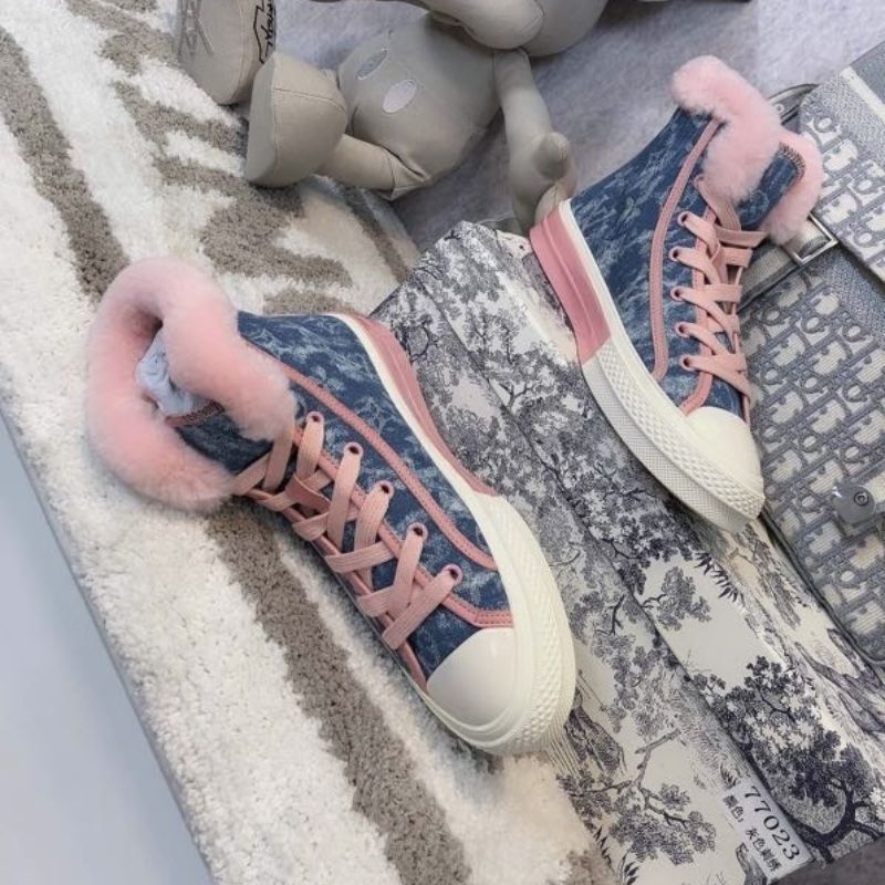 Louis Vuitton fantasy pink laces and pink faux-fur lining Sneakers