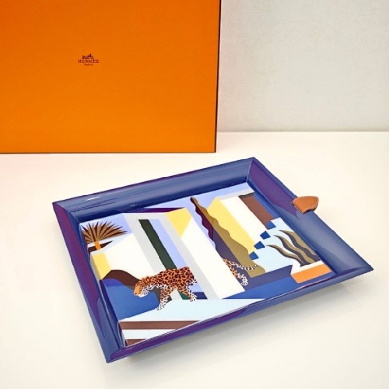 the Atrium "Jaguar dans un Jardin Mexicain" tray by Hermès.