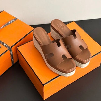 Hermès Eze 30 Sandals in gold (tan/caramel) calfskin,