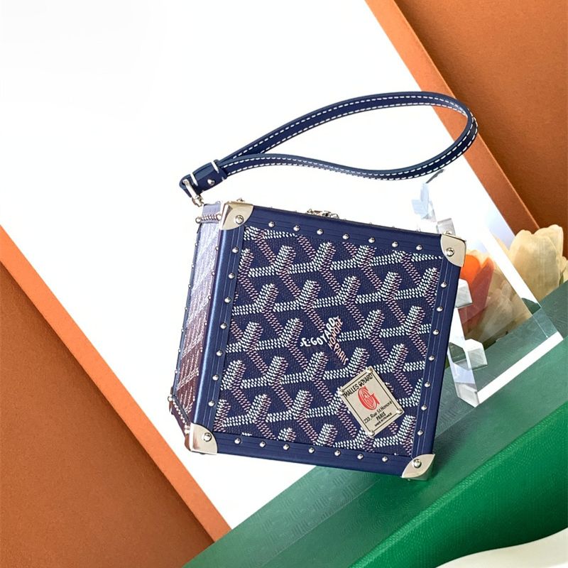 Goyard Dé Trunk Bag in the navy blue