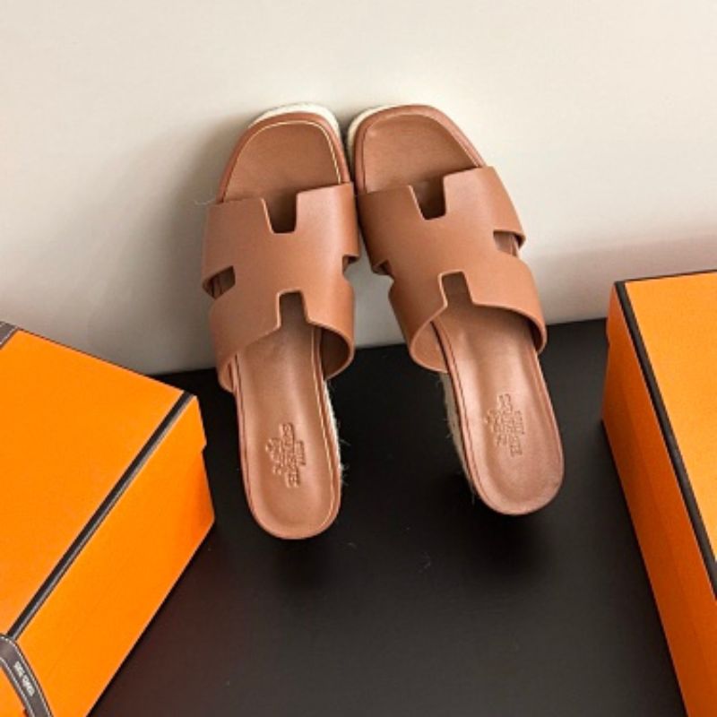 Hermès Eze 30 Sandals in gold (tan/caramel) calfskin,
