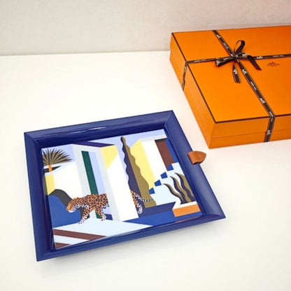 the Atrium "Jaguar dans un Jardin Mexicain" tray by Hermès.