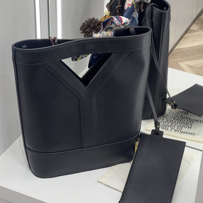 Saint Laurent Y Tote bag in black leather.