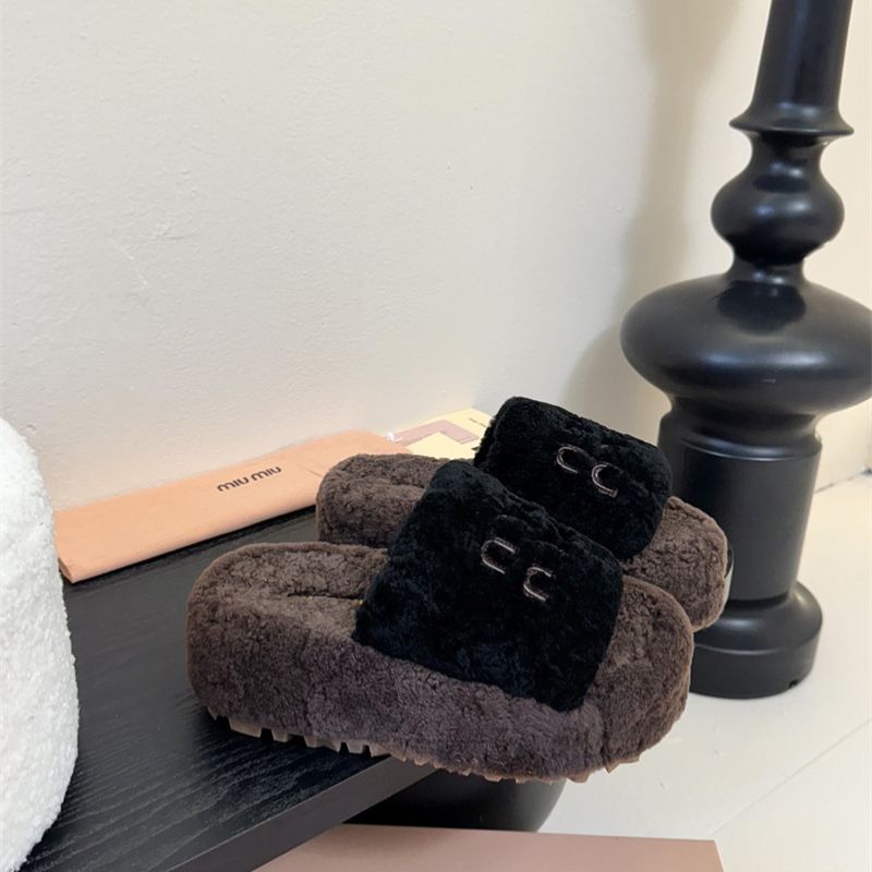 e Miu Miu Shearling logo-embellished Slippers.