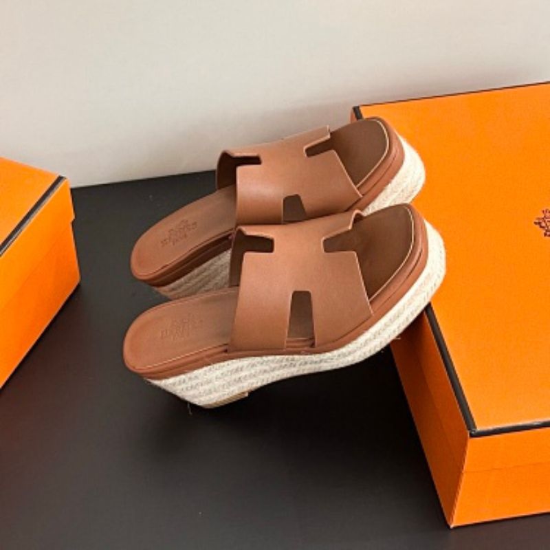 Hermès Eze 30 Sandals in gold (tan/caramel) calfskin,