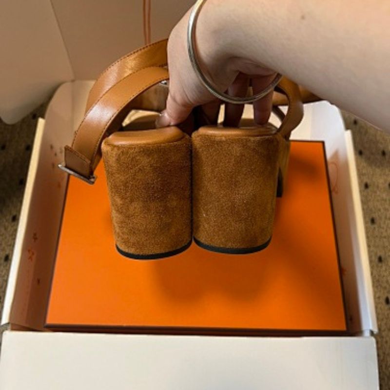 Hermès Elvire Sandals in the classic Gold (tan)