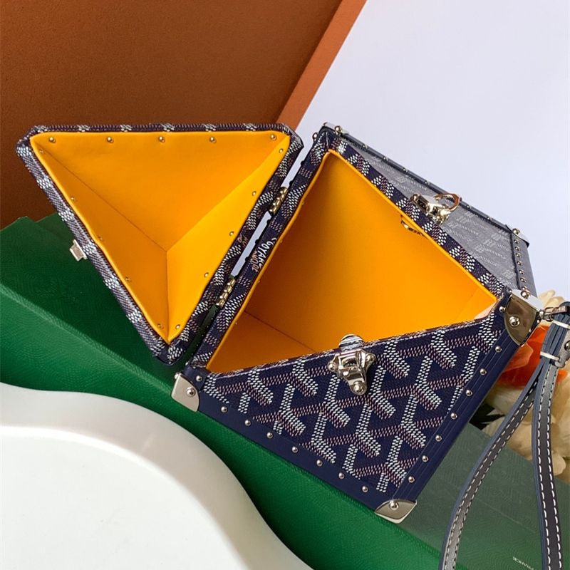 Goyard Dé Trunk Bag in the navy blue