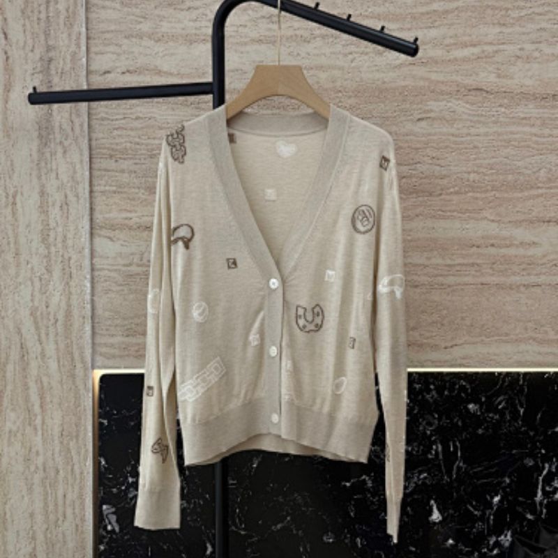 Hermès beige knitted cardigan with whimsical patches,