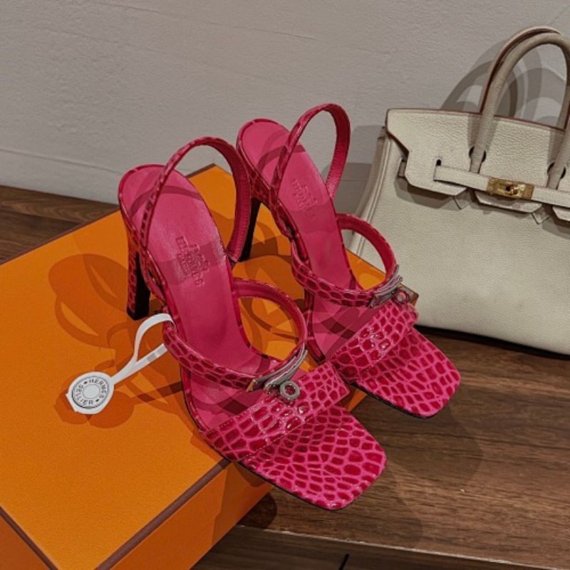 Hermès Lipstick 85 Sandals in a vibrant magenta pink alligator-embossed leather.