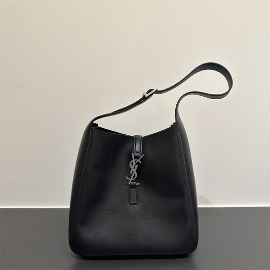 Saint Laurent Le 5 à 7 supple large hobo bag in black leather.