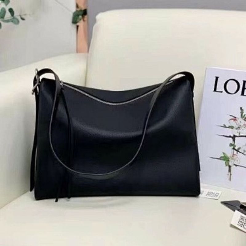 Loewe Berlingo bag in Black