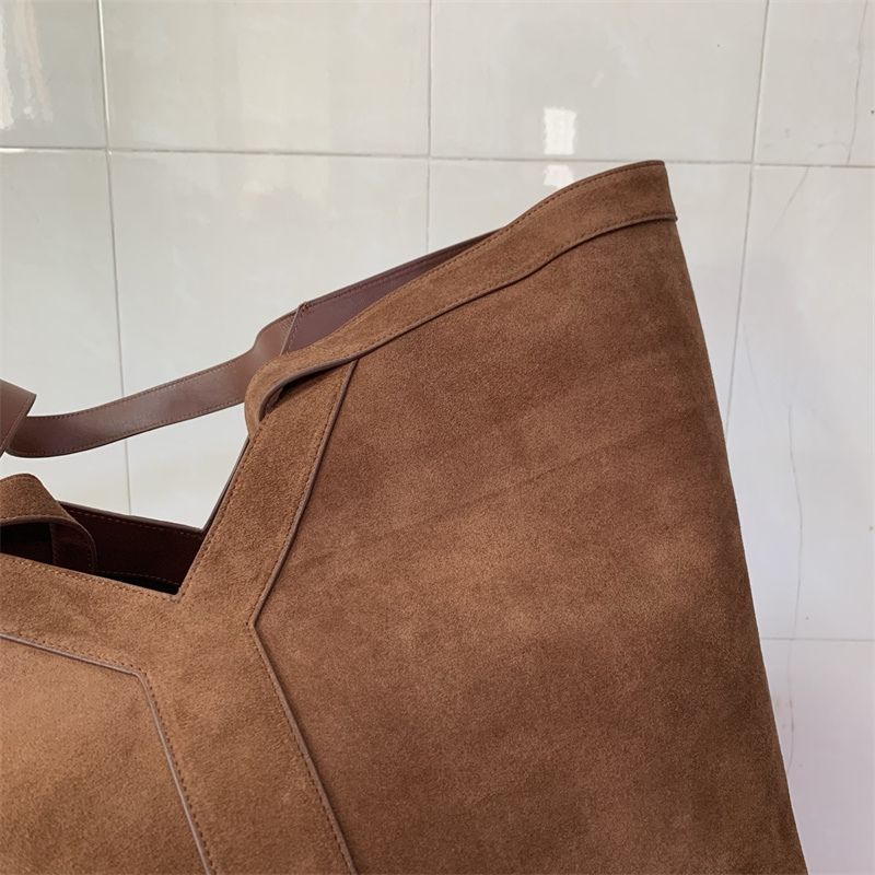 Saint Laurent Y Tote bag in suede.