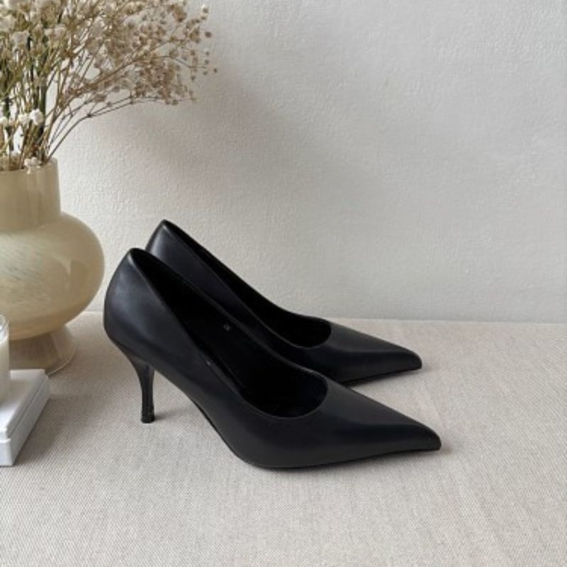 Prada 85mm Pointed-Toe Leather Pumps.