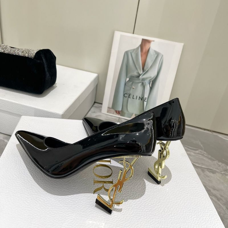 Saint Laurent Opyum pumps in black patent leather,