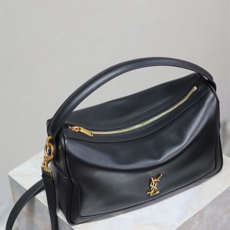 Saint Laurent Le 5 à 7 supple shoulder bag.