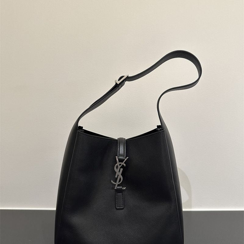 Saint Laurent Le 5 à 7 supple large hobo bag in black leather.
