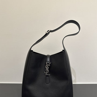 Saint Laurent Le 5 à 7 supple large hobo bag in black leather.