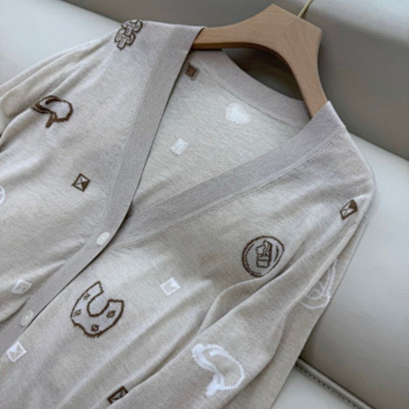 Hermès beige knitted cardigan with whimsical patches,