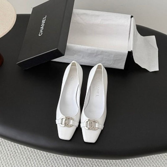 Chanel Interlocking CC Square-Toe Pumps in white (blanc)