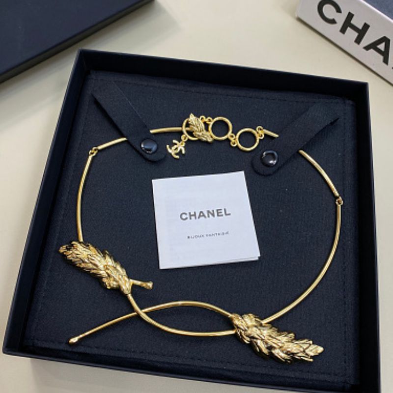 Chanel Sculptural Wheat Motif Torque Necklace