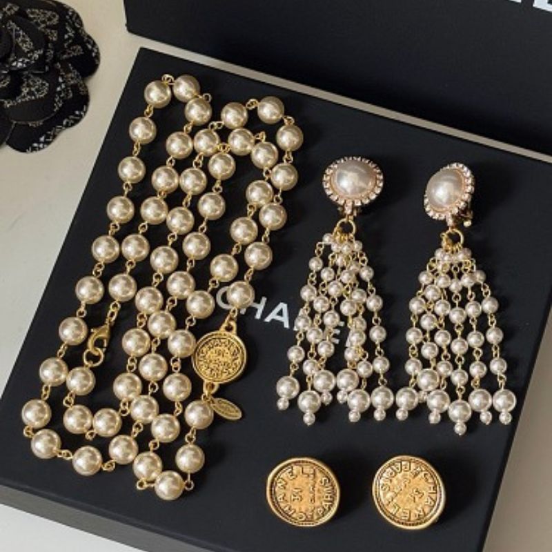 Chanel jewelry black Chanel gift box.