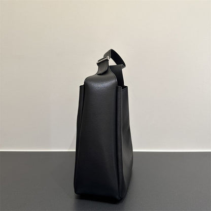 Saint Laurent Le 5 à 7 supple large hobo bag in black leather.