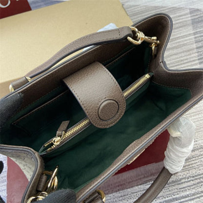 Gucci Ophidia Medium Tote Bag in GG Supreme canvas.