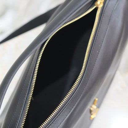 Saint Laurent Le 5 à 7 supple shoulder bag.
