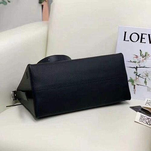 Loewe Berlingo bag in Black