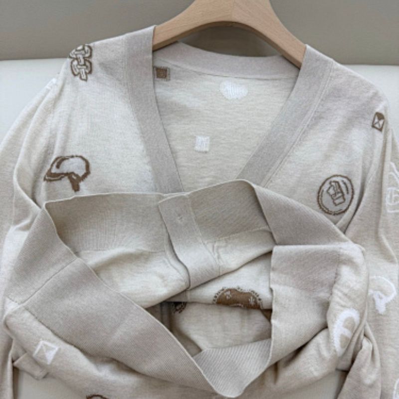 Hermès beige knitted cardigan with whimsical patches,