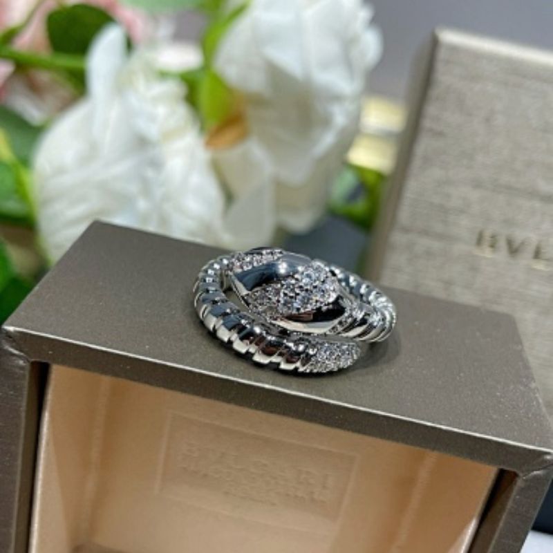 Bvlgari Serpenti Tubogas diamond bypass ring