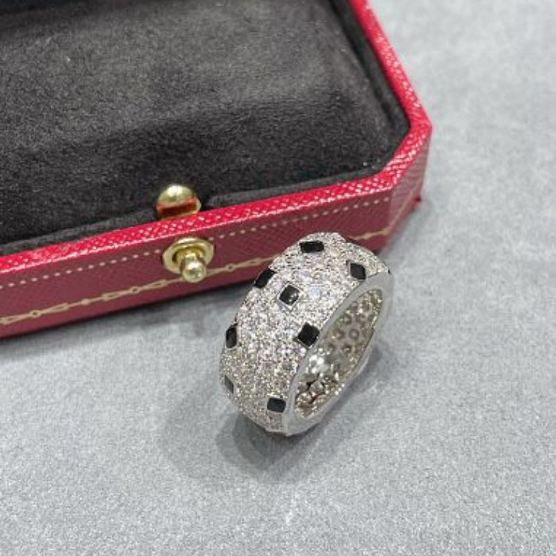 Panthère de Cartier Spotted Band Ring