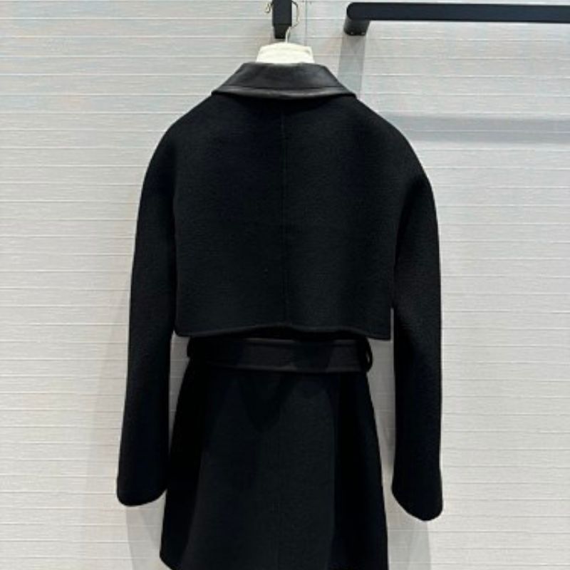 Hermès black wool coat leather collar and a belted waist.